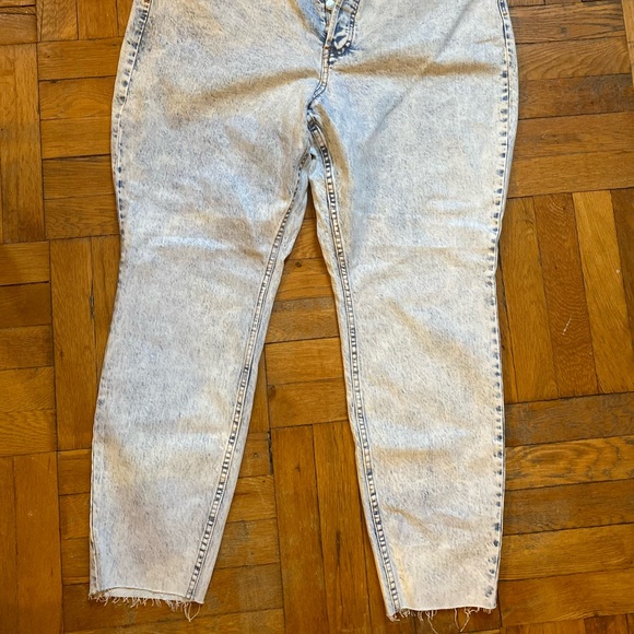 NWT Free People curvy button fly acid washed jeans - Picture 2 of 12